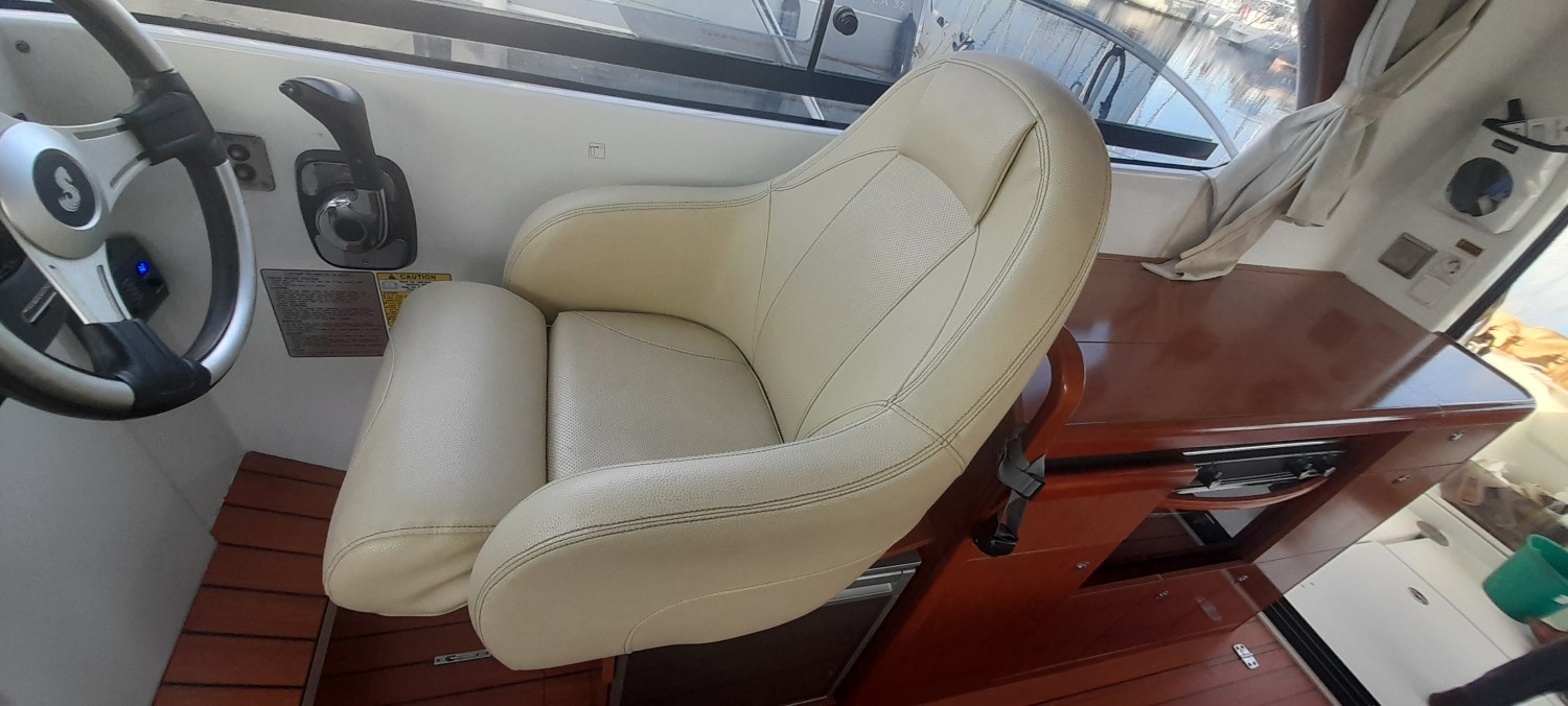 slider 61 Beneteau Antares 30 Fly